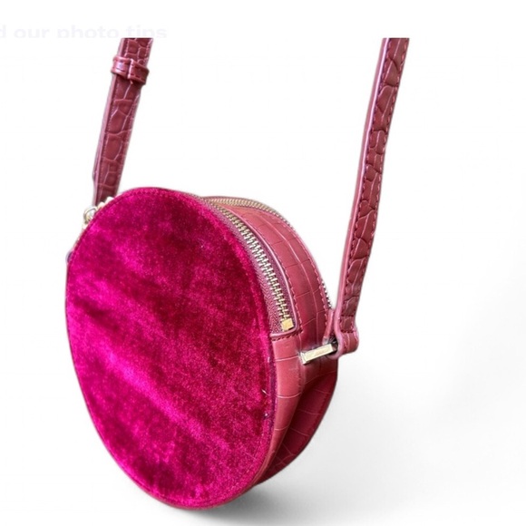 Free People Handbags - FREE PEOPLE BURGUNDY VELVET ROUND CROSSBODY